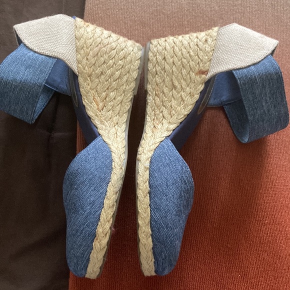 Chaps super comfy wedges. - Picture 4 of 5